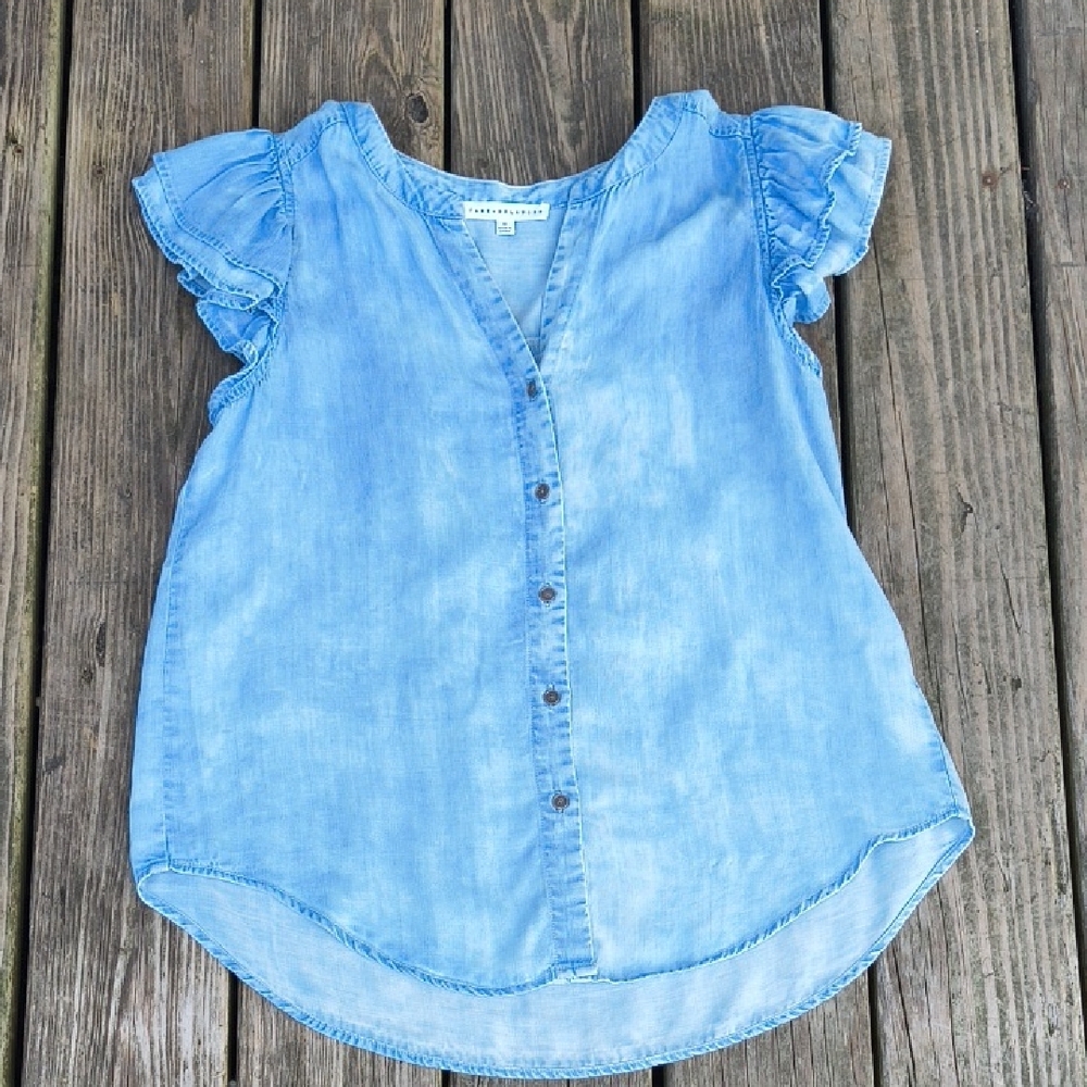 Jane + Delancey || Chambray Ruffle Sleeve Button-Up Top || Medium